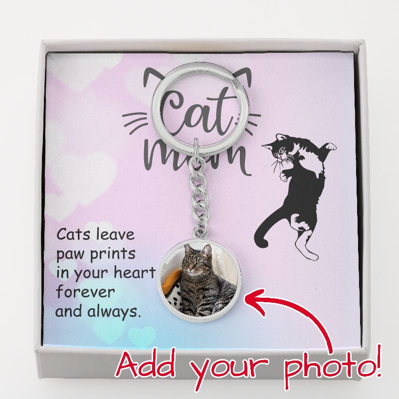 Cat mom keychain with customizable photo feature on a decorative card.
