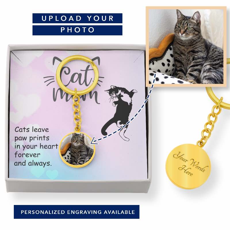 Cat-themed keychain with customizable engraving and packaging